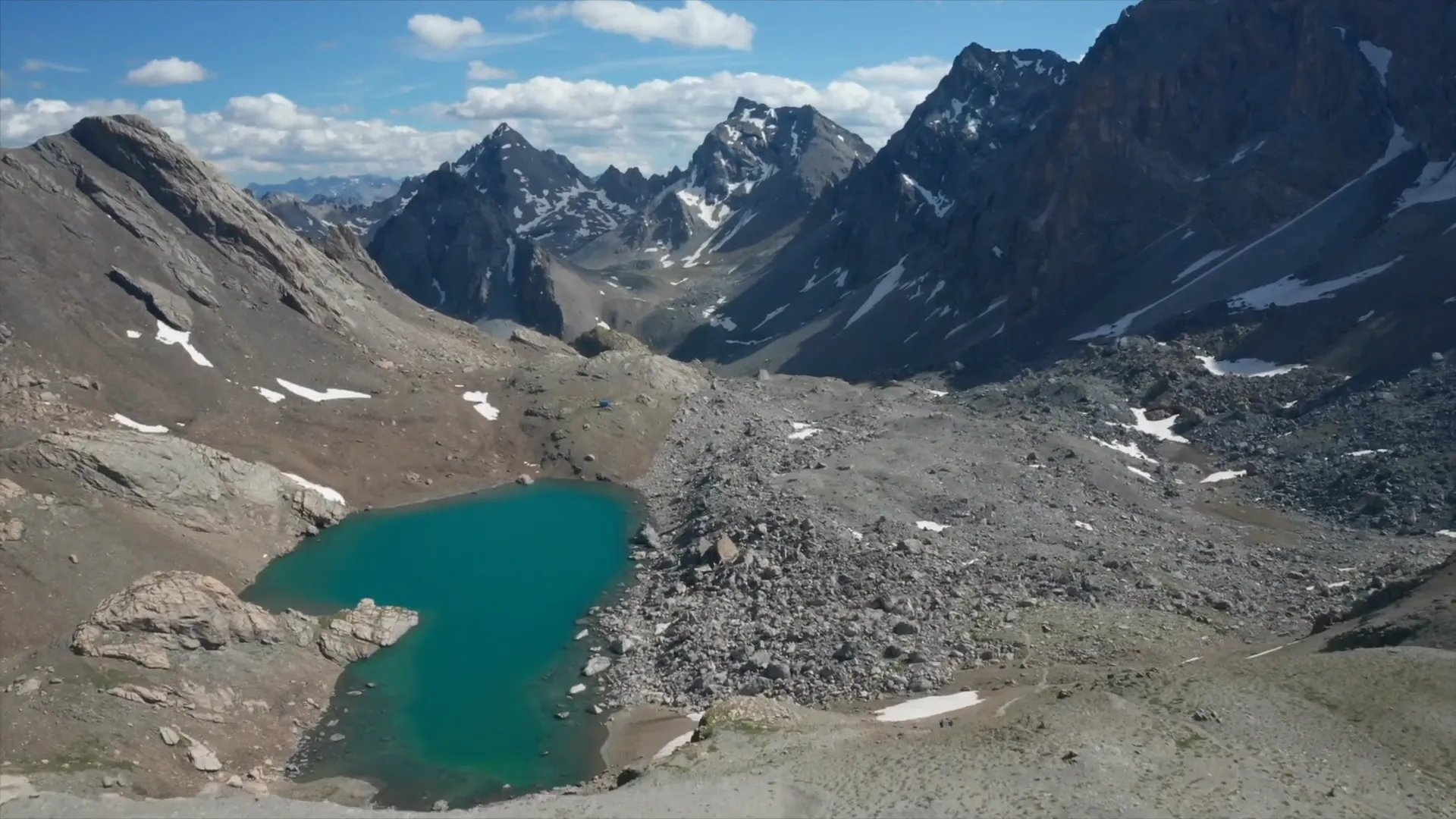 Le Lac des Neuf Couleurs, paysage lunaire