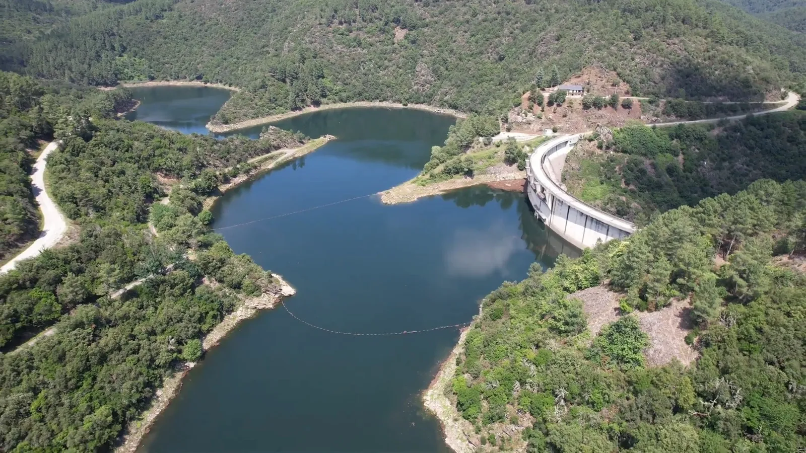 Vue panoramique sur le barrage de Sénéchas