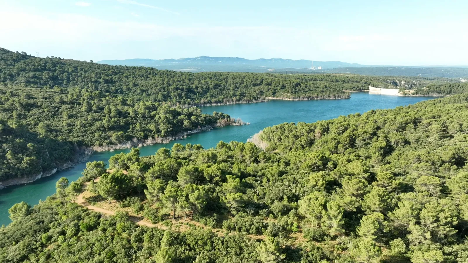 Vue panoramique du Barrage de Bimont et la Sainte Victoire