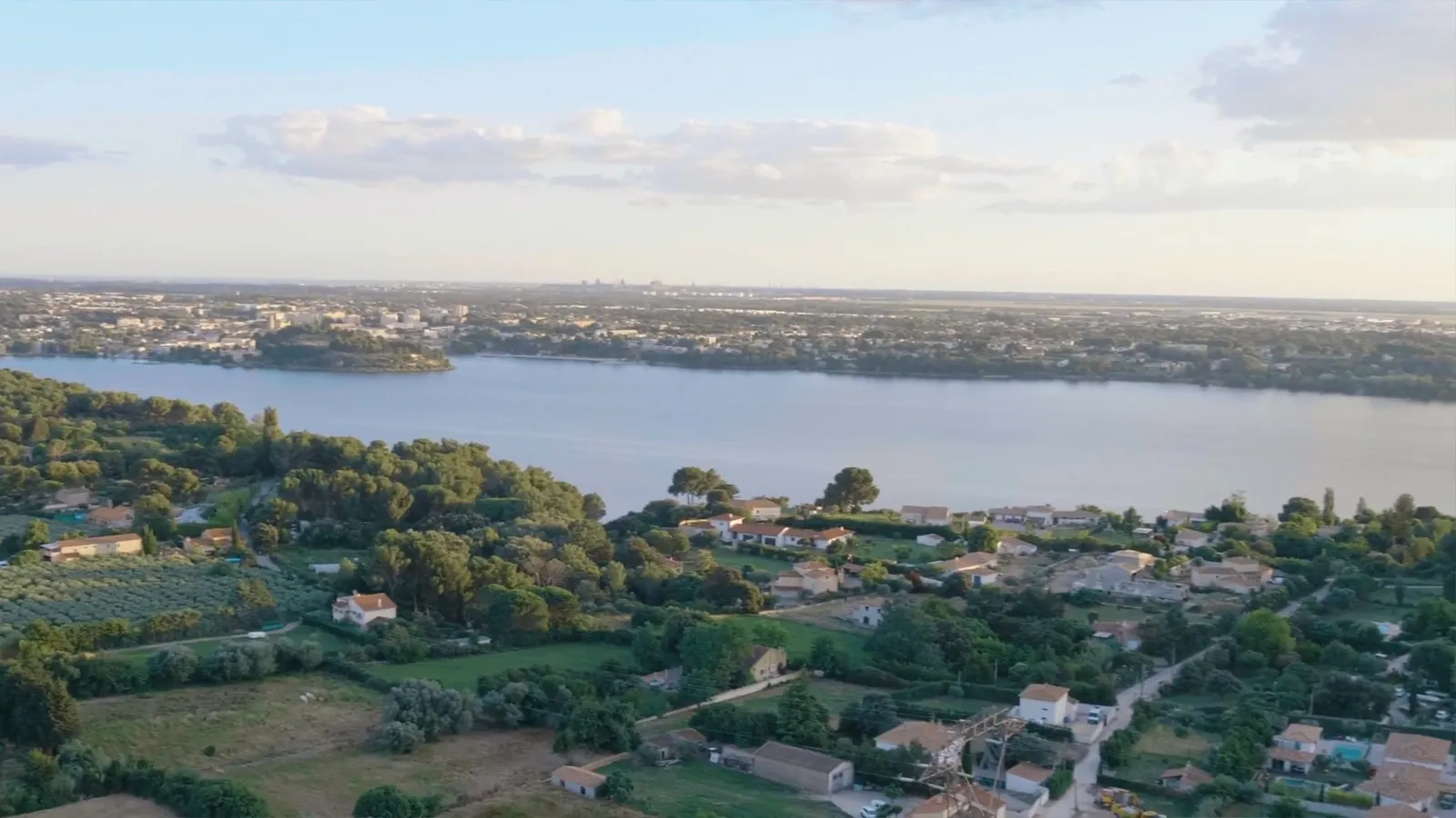 Le Jet d'eau de l'Etang de l'Olivier à Istres