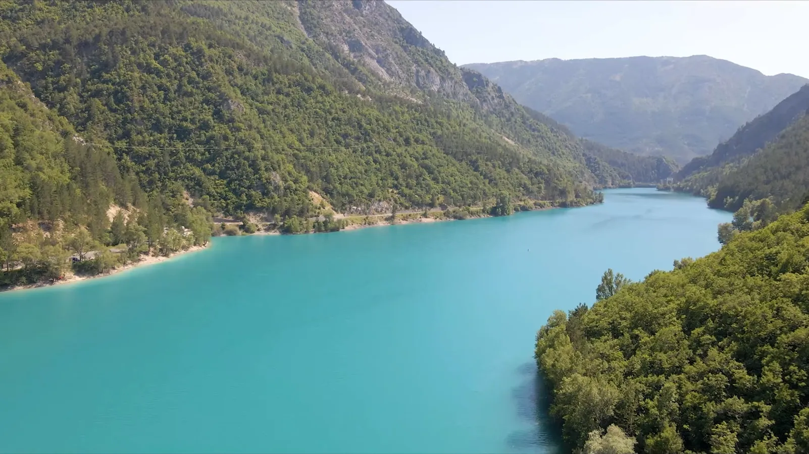 Les eaux émeraude du Lac de Chaudanne
