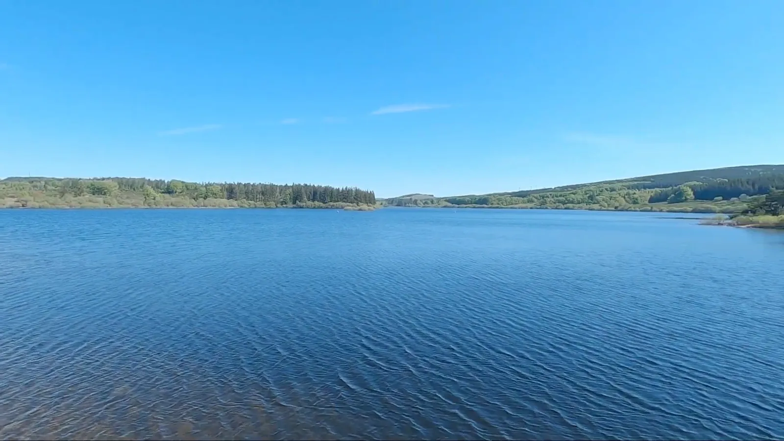 Lac sauvage de Vézoles ambiance Ecosse