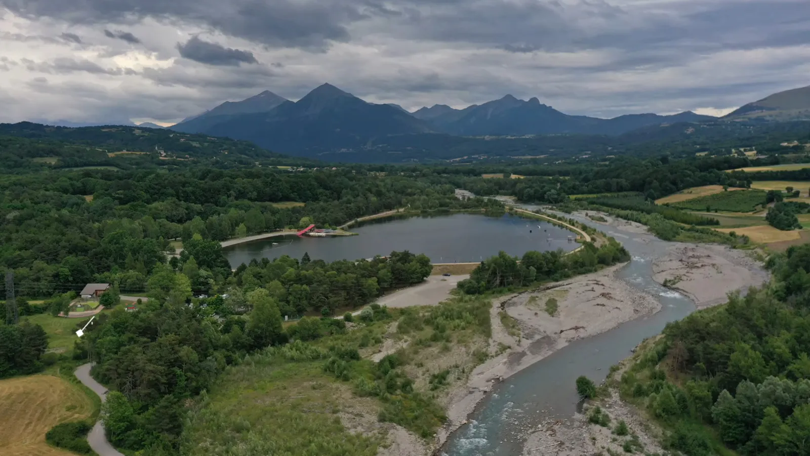 Le Plan d'eau de Saint-Bonnet dans la vallée du Champsaur