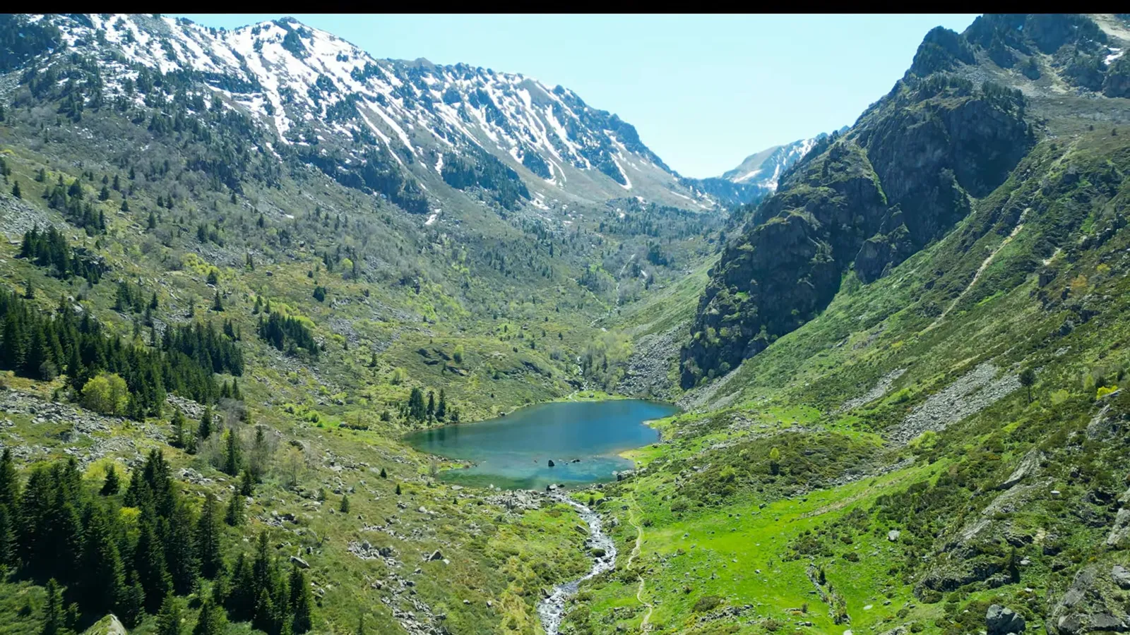 Paysage bucolique de l'Étang du Comte