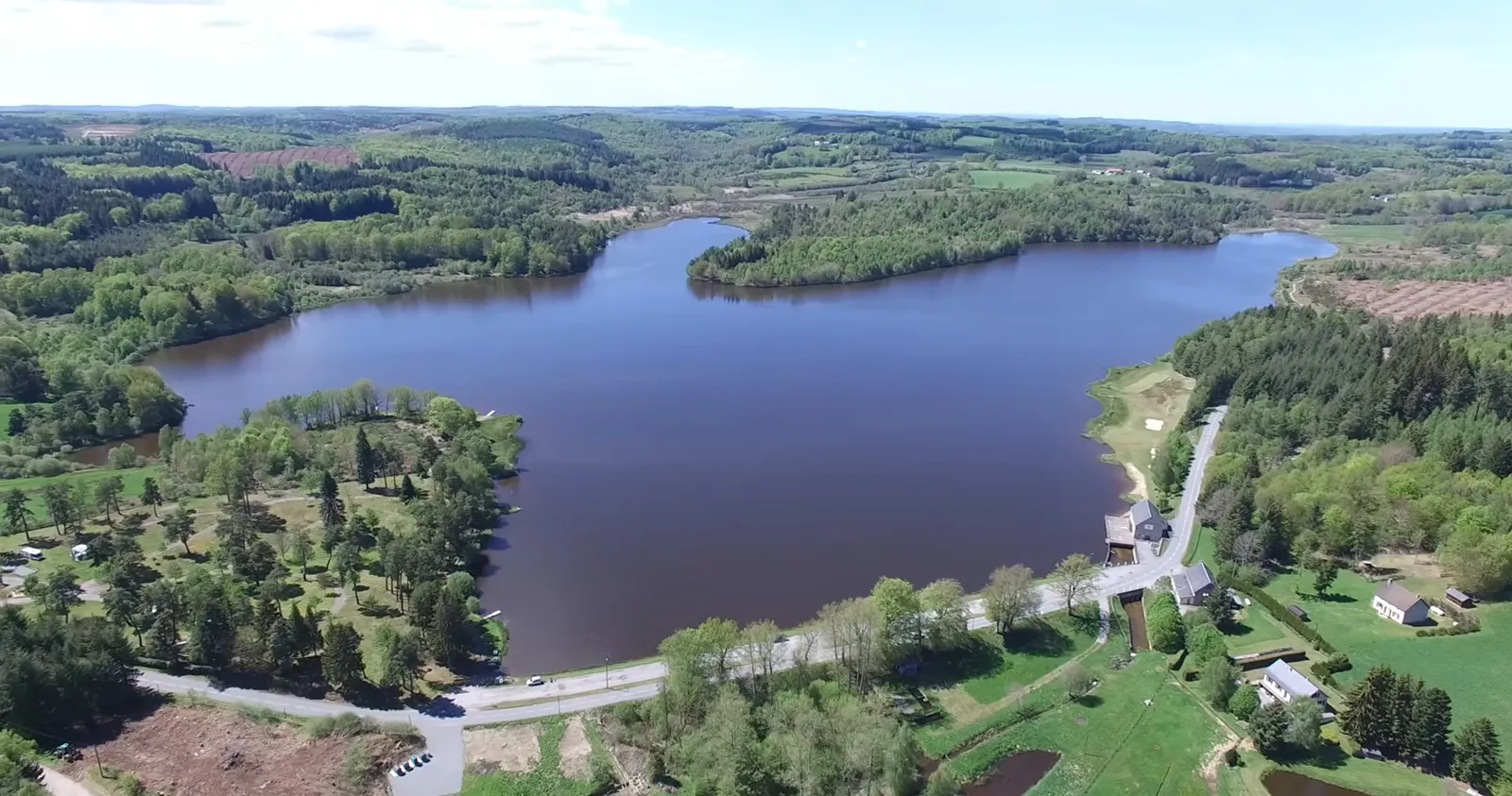 Étang de Méouze, pêche à la carpe et ambiance mystique