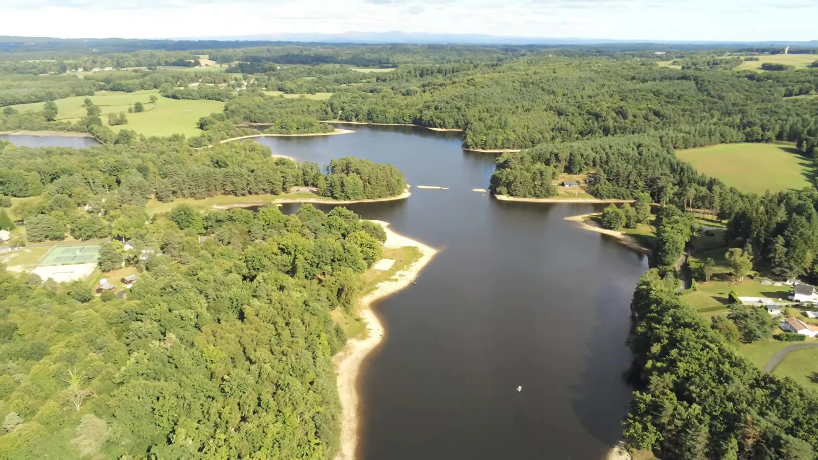 Lac de Feyt Servières le Chateau