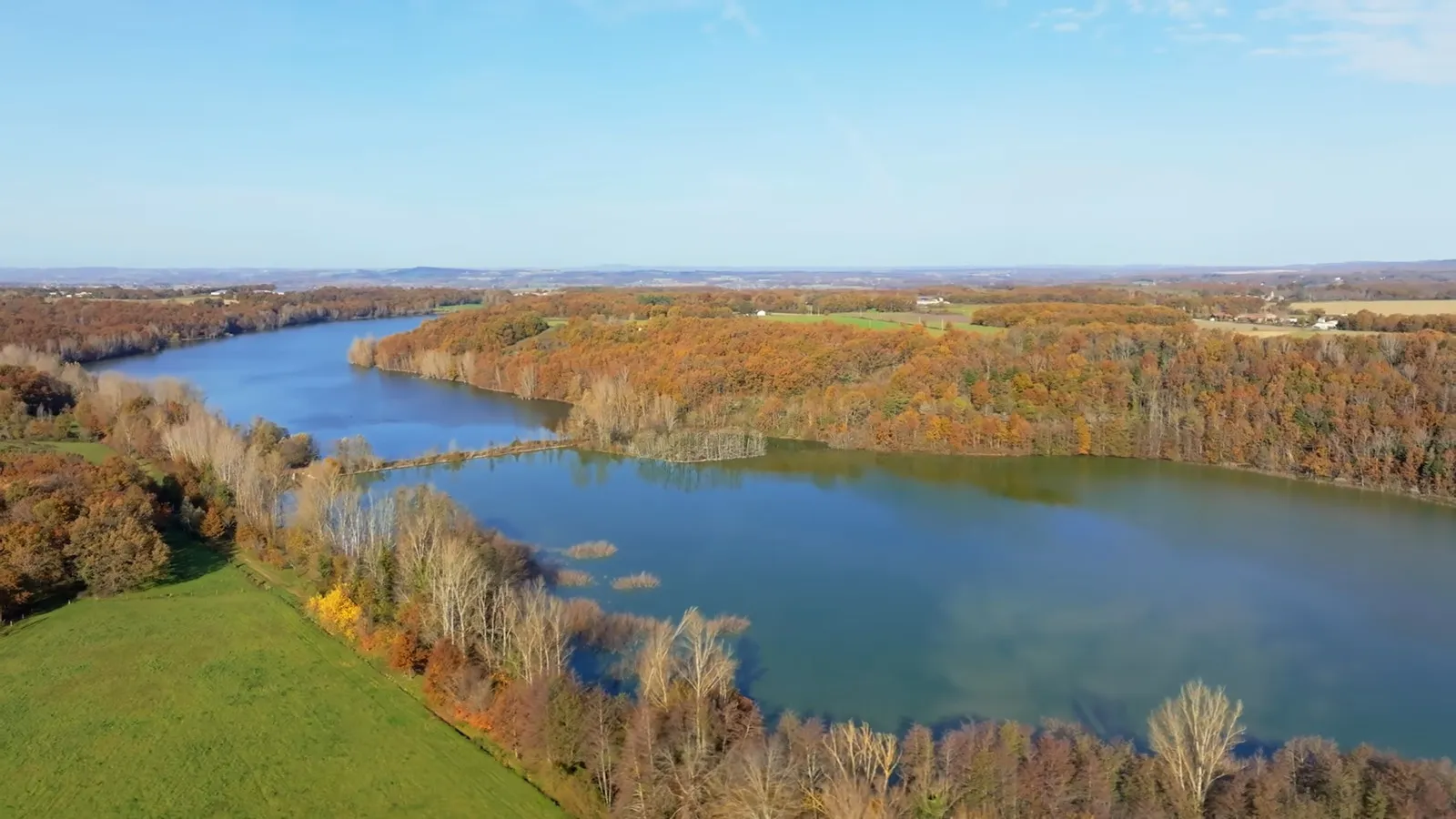 Roselières et nature sauvage au Lac du Gouyre