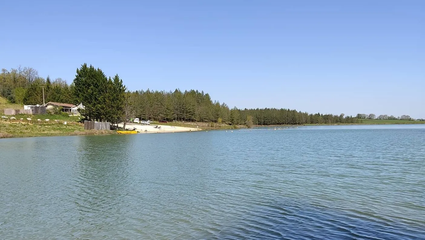 Guinguette au bord du Lac de Lupiac