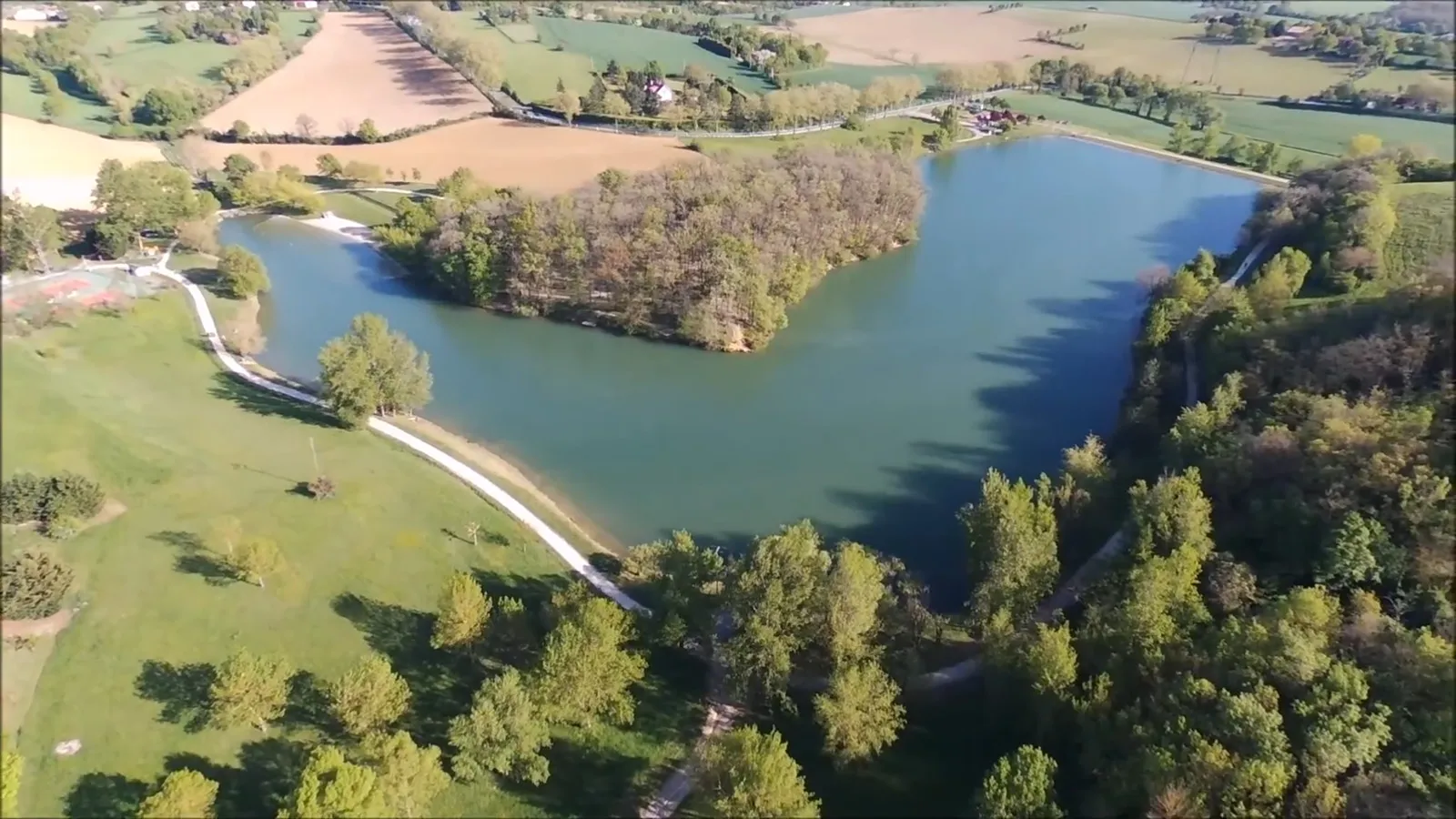 Plage et baignade au Lac de l'Orme Blanc à Caraman