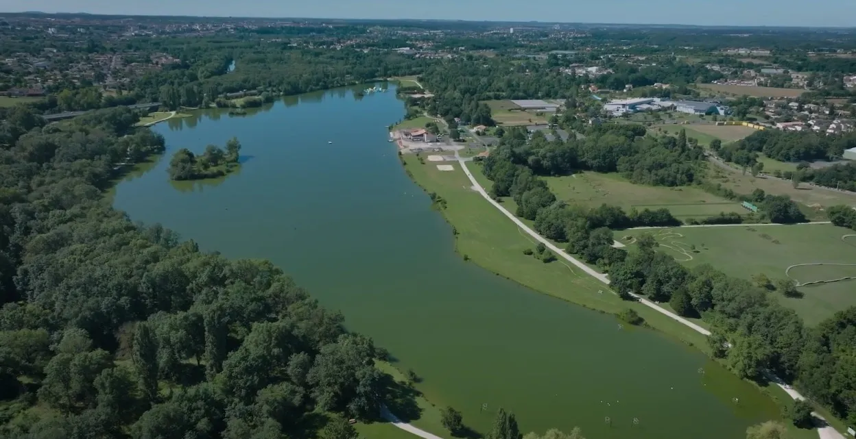 Plage aménagée du plan d'eau de la Grande Prairie