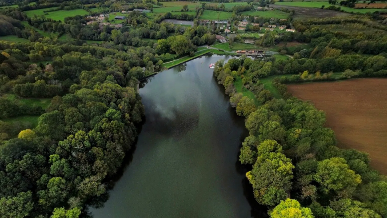 Plan d'eau du Lambon base de loisirs