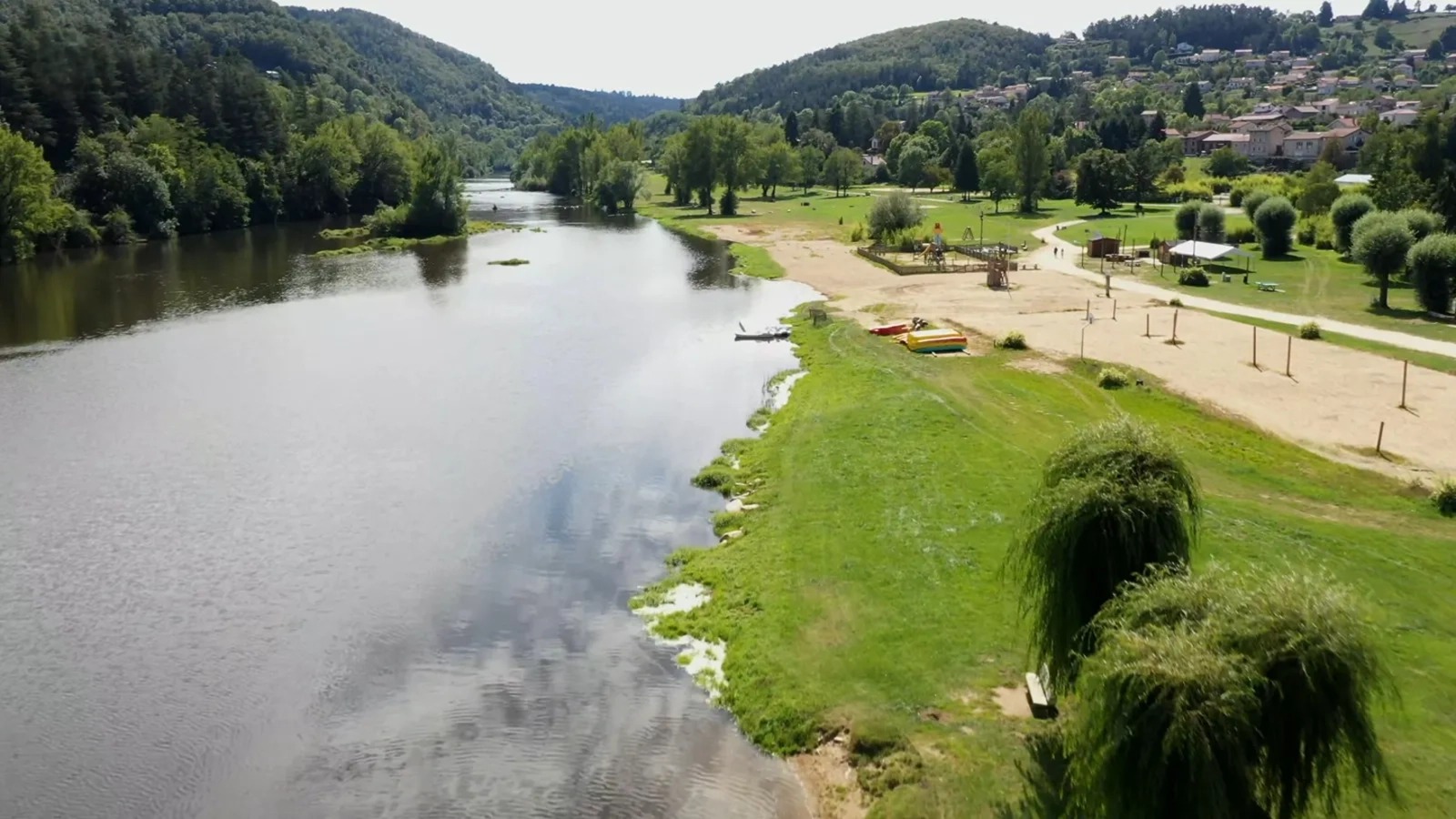 Base nautique d'Aurec-sur-Loire et château de Rochebaron