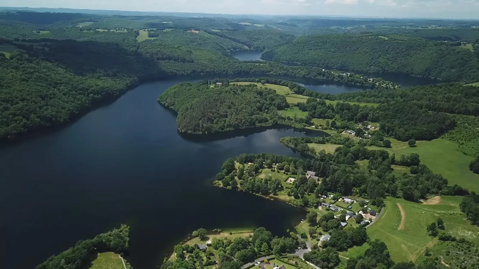 Les gorges sinueuses du Lac d'Enchanet