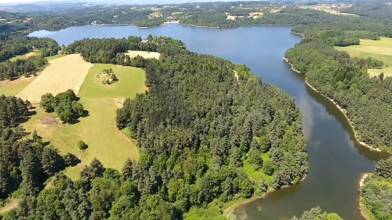 Voiliers sur le Lac de Lavalette en Haute-Loire