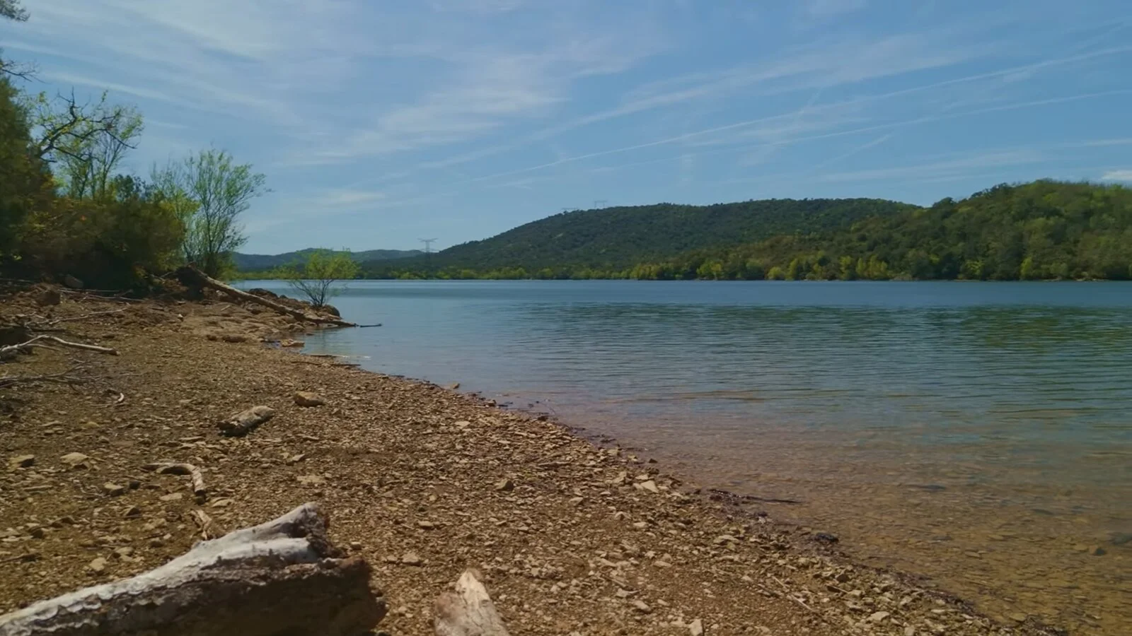 Les berges du lac de Saint-Cassien