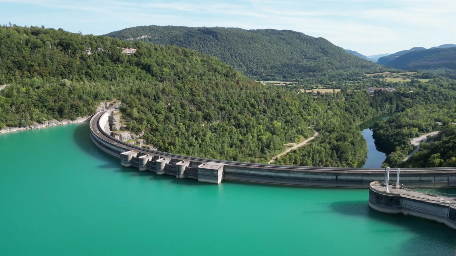 L'histoire du lac de Vouglans avec la construction de son barrage