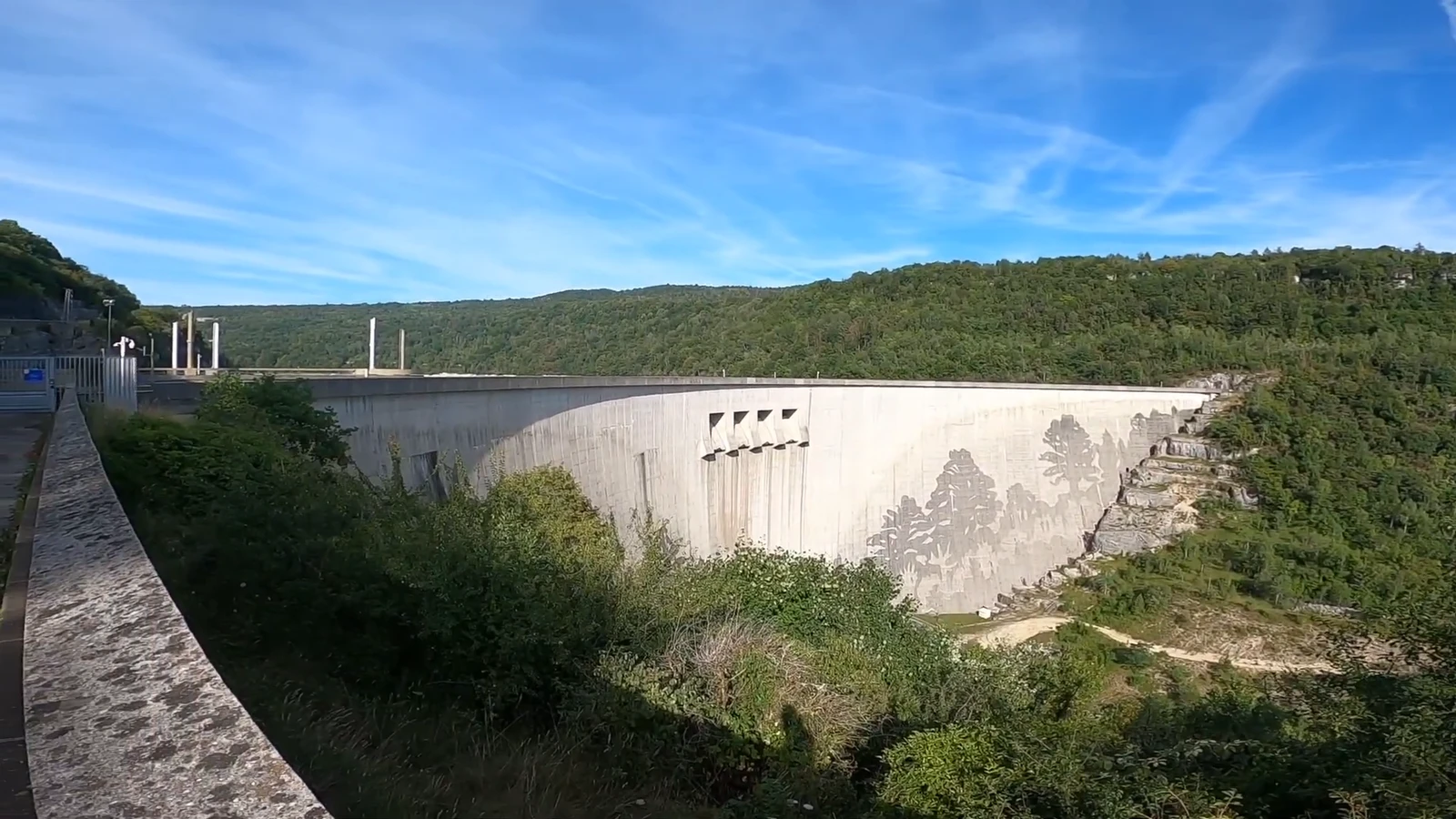 Le barrage voûte du lac de Vouglans