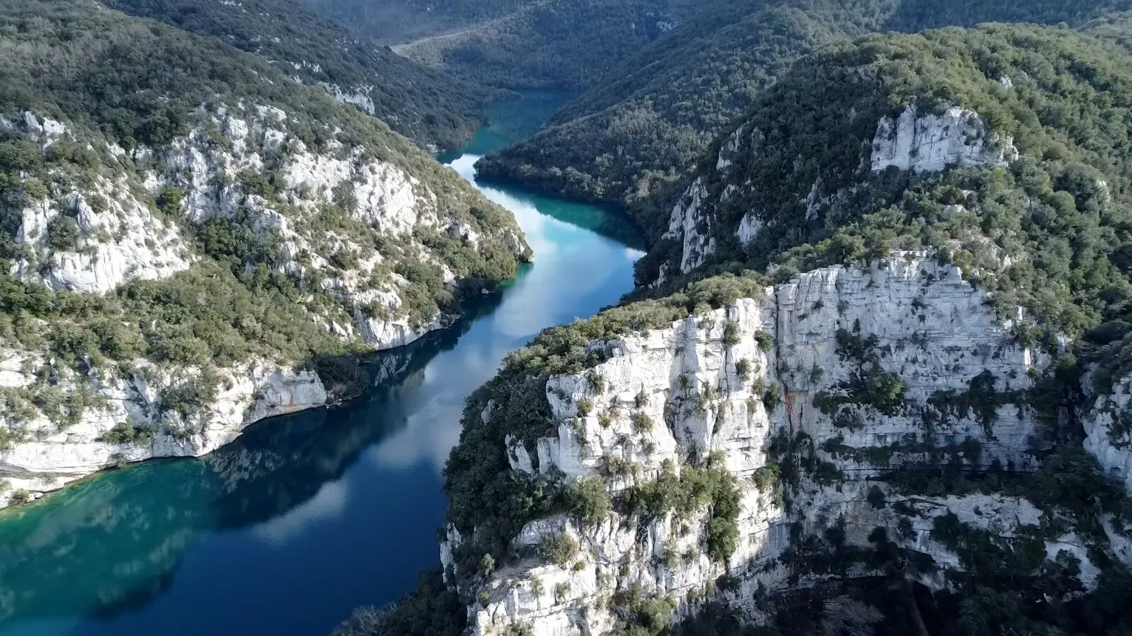 Les gorges du Verdon qui débouchent sur le lac d'Esparron, un spot photo incontournable