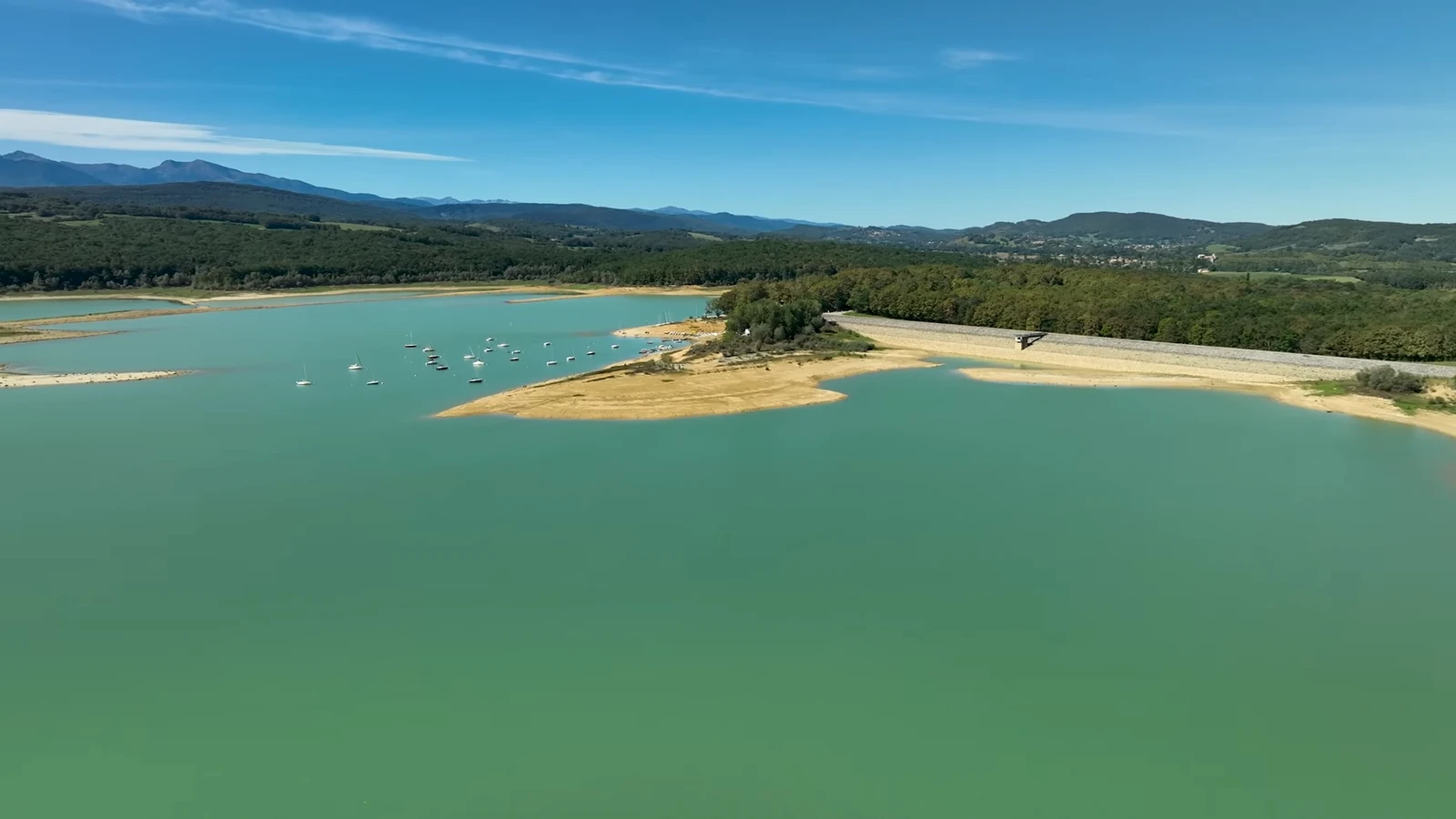 Lac de Montbel en Ariège en été
