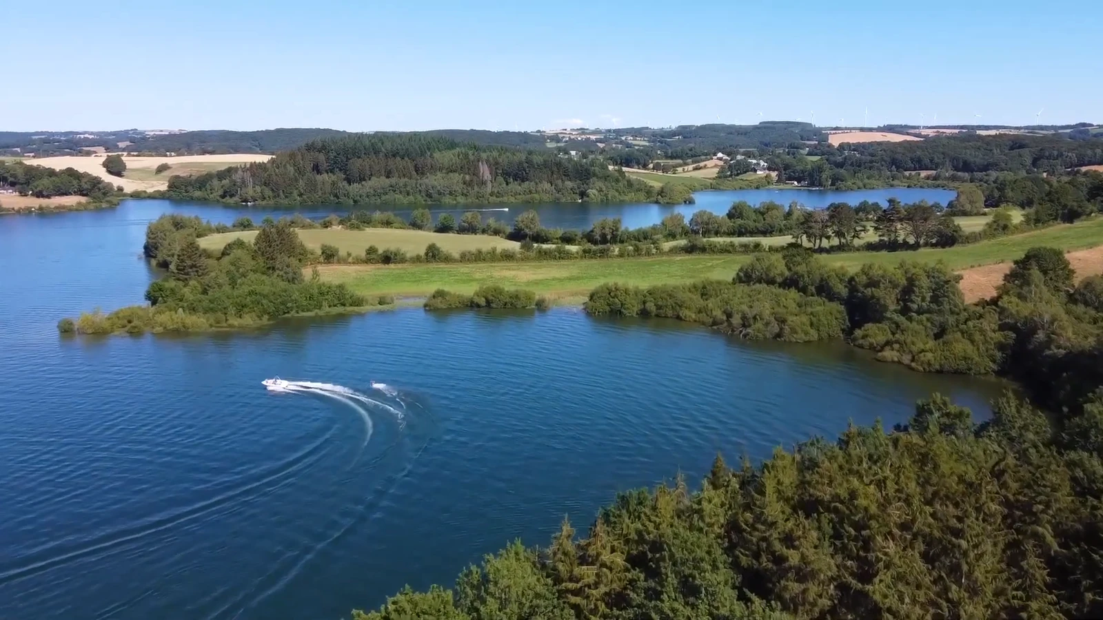 Lac de Pareloup pour pique niquer ou profiter des activités nautiques