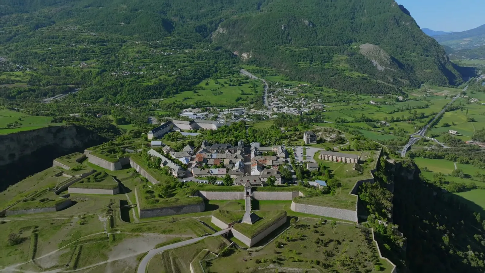 Le Fort Vauban de Mont-Dauphin à 25 minutes du lac de Serre-Ponçon