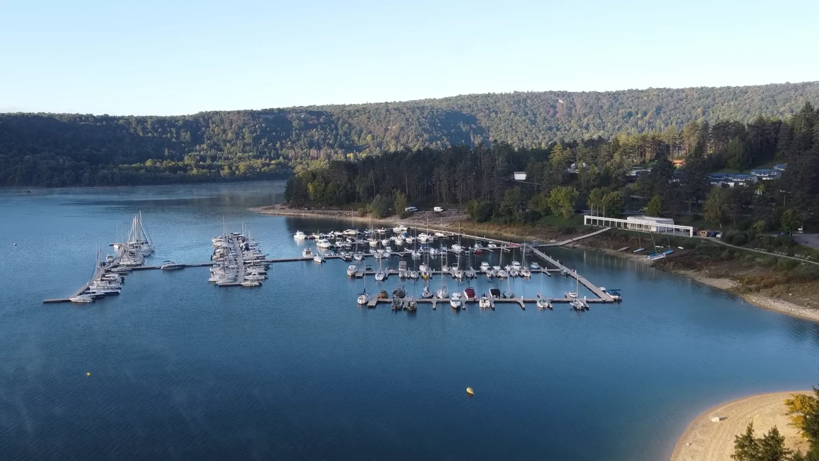 Le lac de Vouglans et la location de bateaux