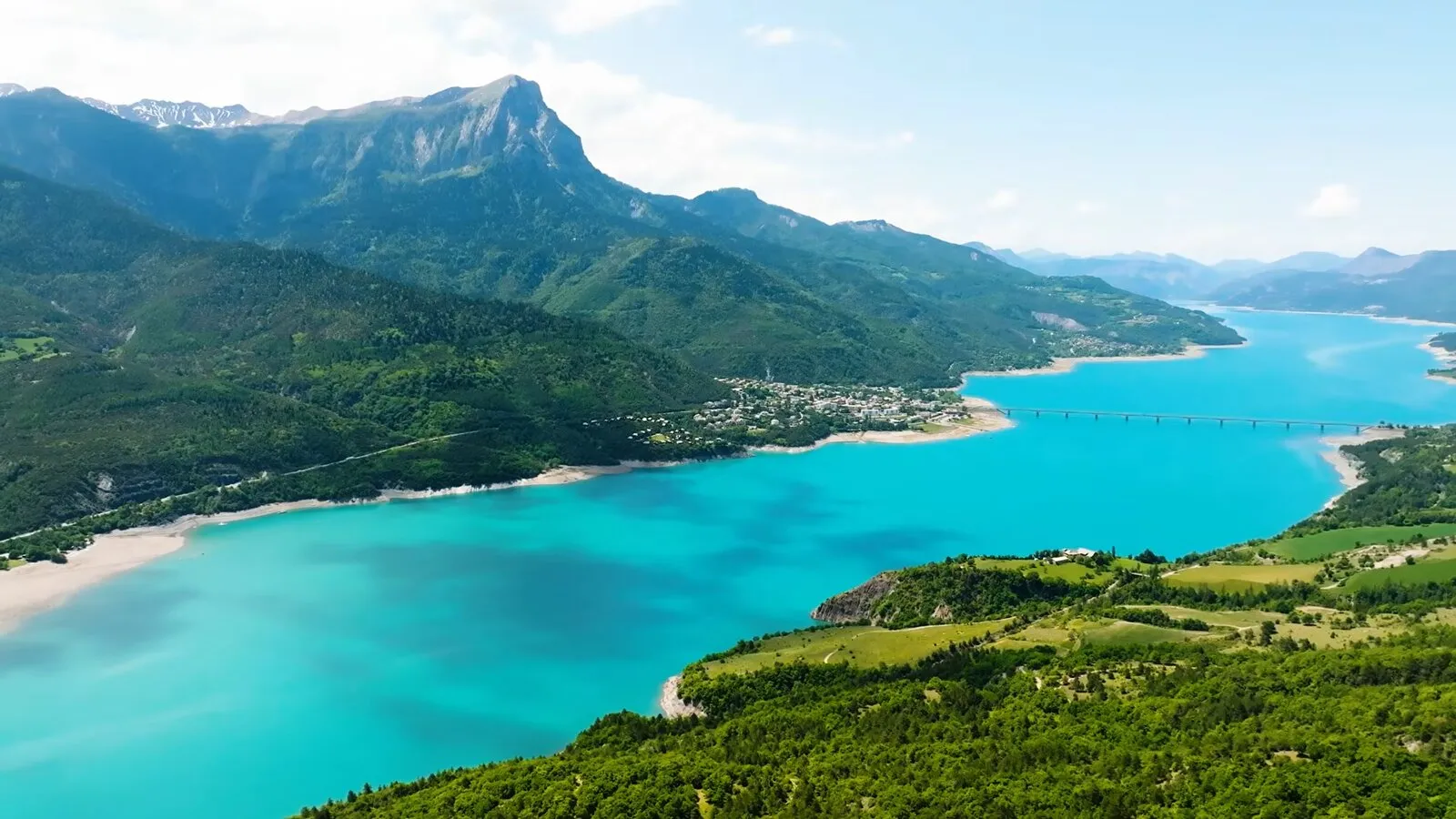 Vue aéerienne du Lac de Serre-Ponçon