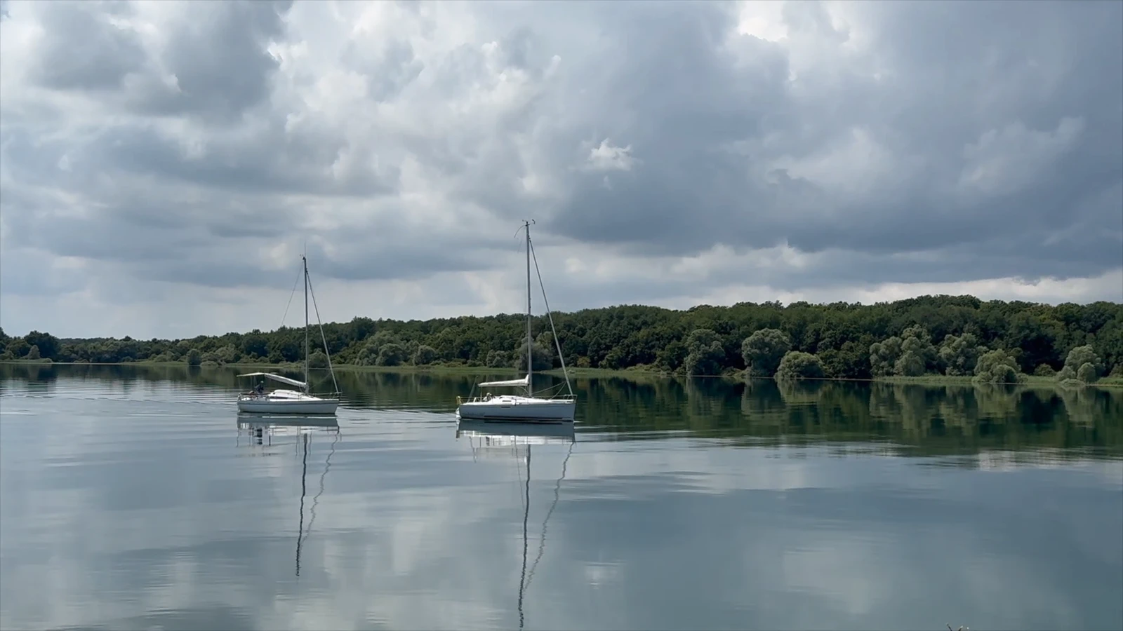 Faire du bateau à voiles sur le lac du Der