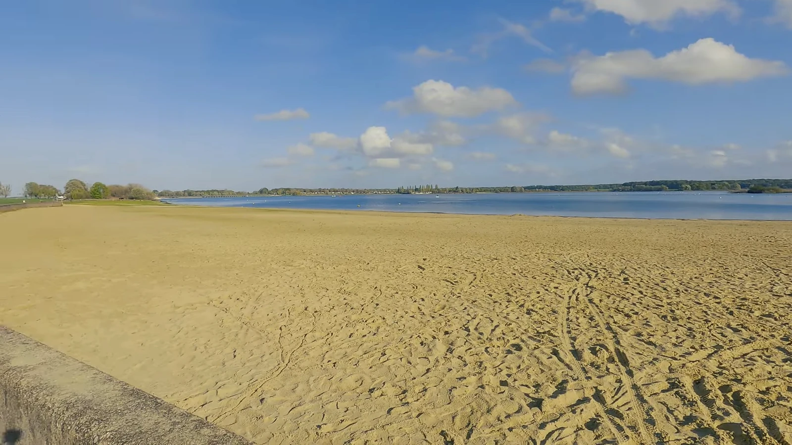 Plage de Giffaumont-Champaubert au lac du Der
